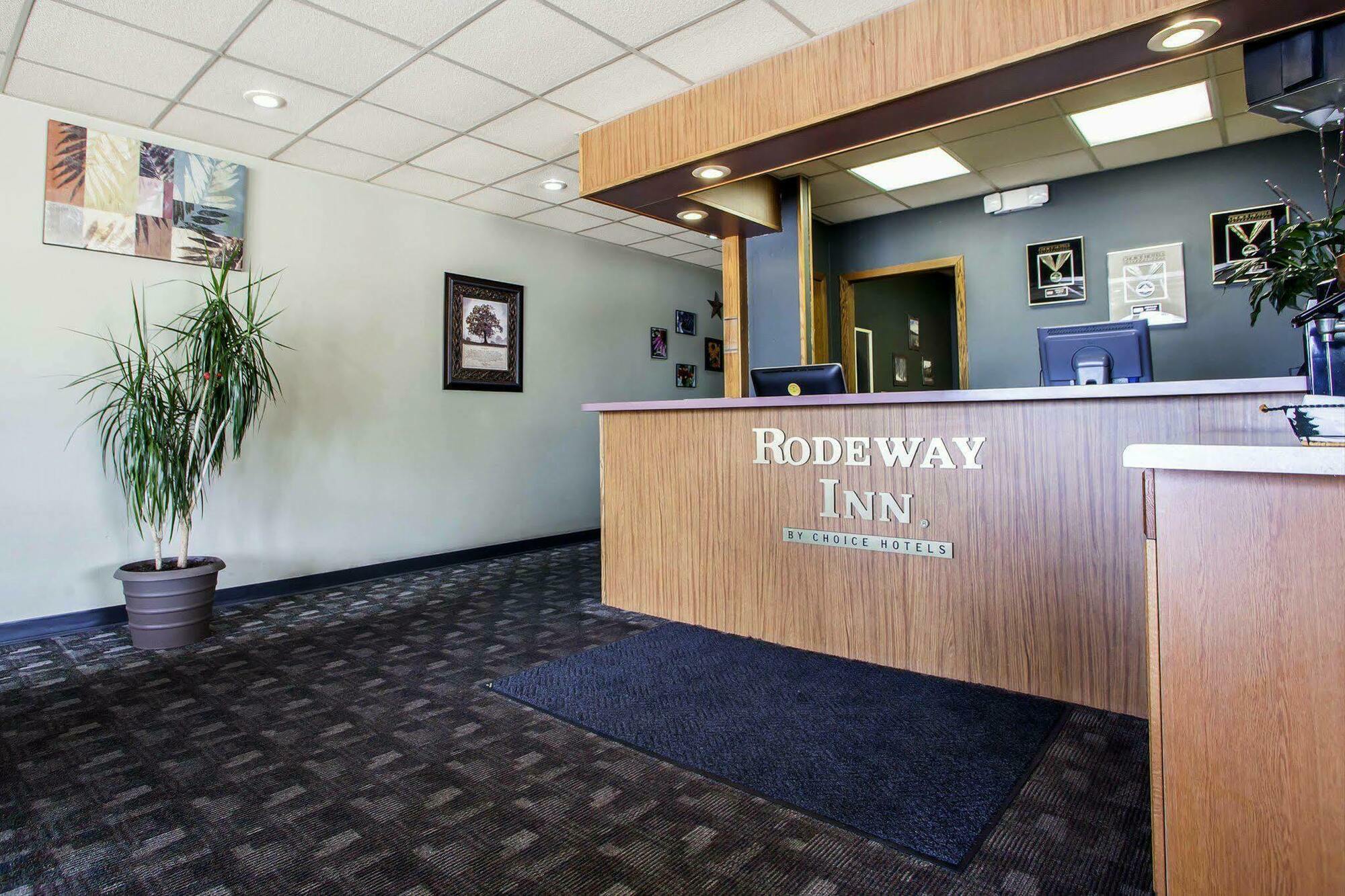 Rodeway Inn Beloit Exterior photo